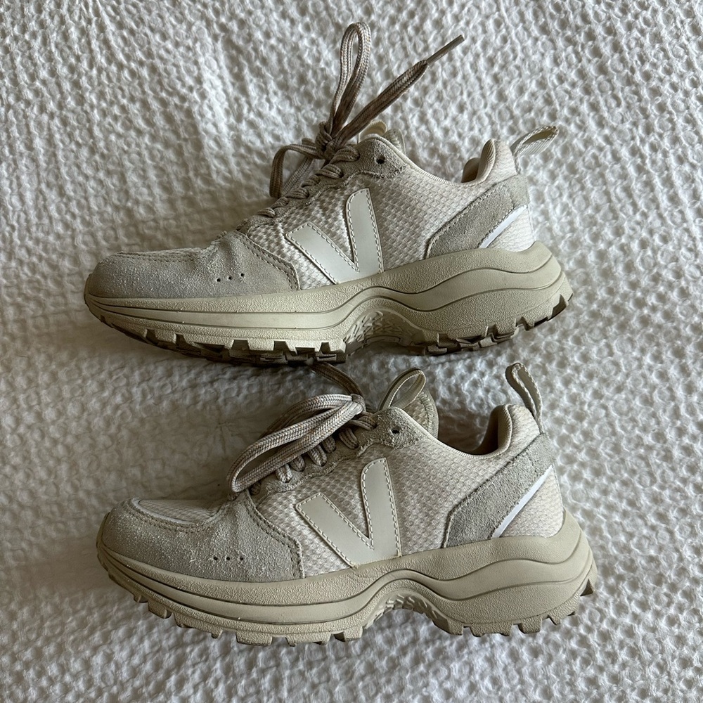 Veja Venturi Sneakers Women’s 5 - Picture 2 of 7